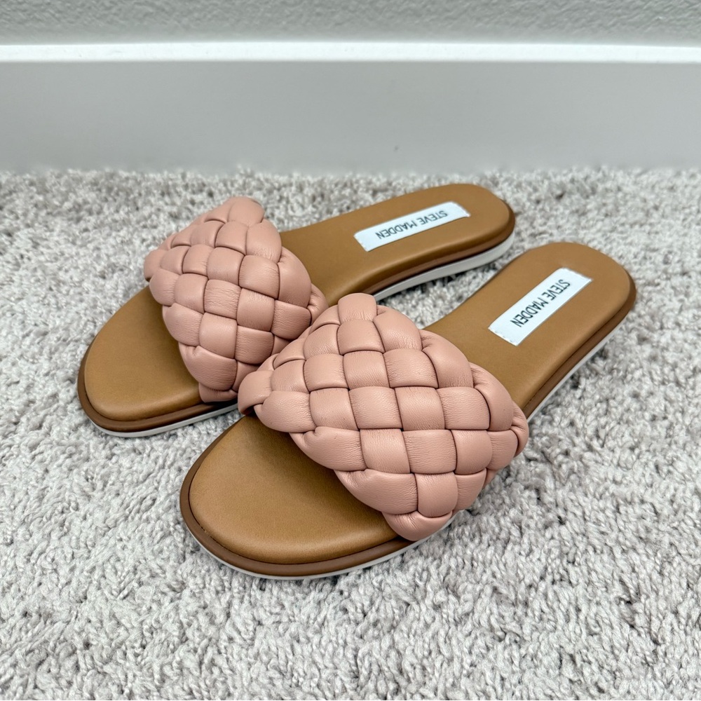 NWOT Steve Madden Women's Paislee Flat Sandal